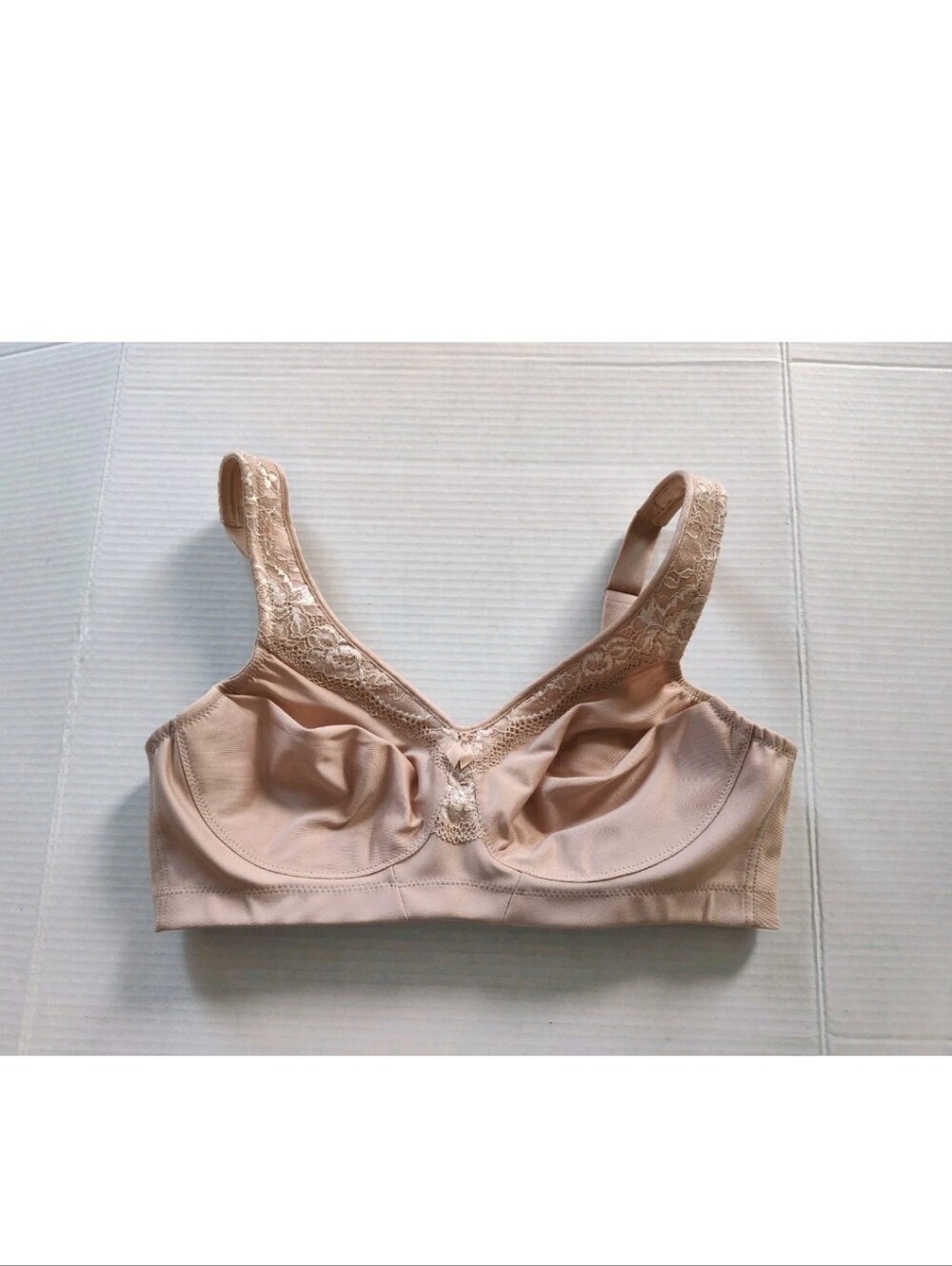 Glamorise Women's MagicLift Seamless Wirefree Bra Size 38B Beige #1007
